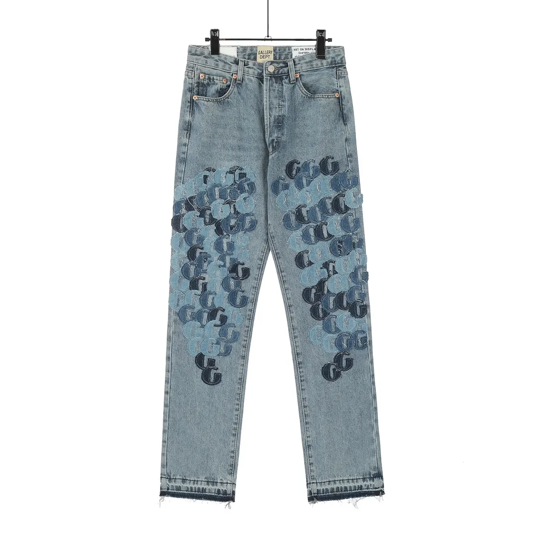 #8062 P286💰 GALLERY DEPT.G letter patch pudding 5001 denim washed and distressed spliced jeans -Original purchase and pattern making to truly restore the ultimate vintage texture -Original hardware accessories, washed and other elevators, QR code analysis are all purchased from the original factory, high degree of restoration, you are welcome to compare with a certain product ~ -Three-dimensional version Loose and comfortable, not picky about the figure, taller and slimmer, factory Seiko, original factory quality control, same style for men and women, can be matched with couples Versatile recommendation: must-have jeans for all seasons Color: blue Size: S-XXL (28-36)